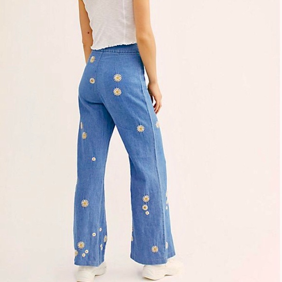 SOLD Free People Daisy Fields Jeans - Picture 3 of 6